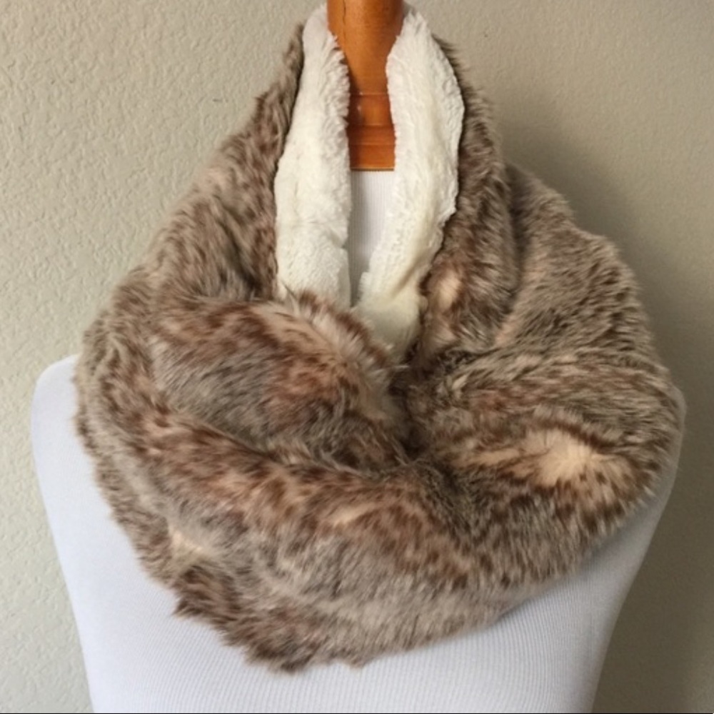 American eagle faux fur scarf